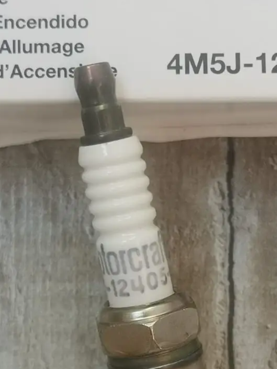 2050957 — Свеча зажигания FORD