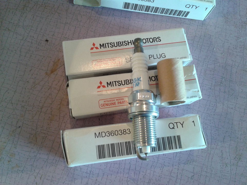 MD360383 — Свеча зажигания MITSUBISHI