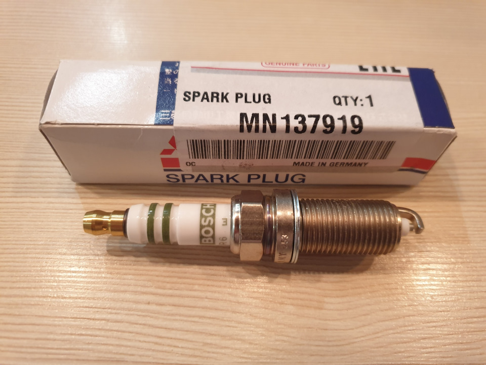 MN137919 — Свеча зажигания MITSUBISHI
