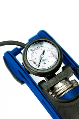 KT810000 — Насос ножной с анометром цилиндр в чехле KRAFT