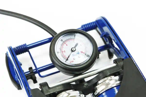 KT810002 — Насос ножной с анометром цилиндра в сумке KRAFT