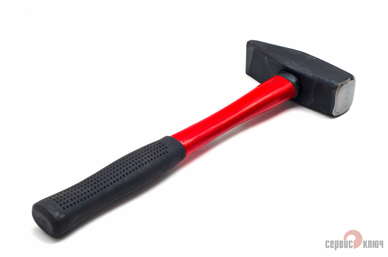 75415 — Молоток 1500 гр. с фиберглассовой ручкой (квадратный боек) в упаковке: 12 СЕРВИС КЛЮЧ