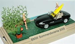 80410410088 — МодельавтомобиляBMWZ8SCHWARZMITSURFBRETTSUMMERTIMEDIORAMA1:87,чёрный BMW