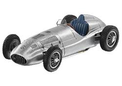 B66040440 — Модель 1:43 W165 1939г MERCEDES-BENZ