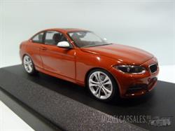 80422336870 — Миниатюра BMW 2 серии  1:43 F24 красный BMW