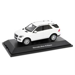 B66960062 — МодельавтомобиляMERCEDESMклассW166.
масштаб:1:431:43,белый MERCEDES-BENZ