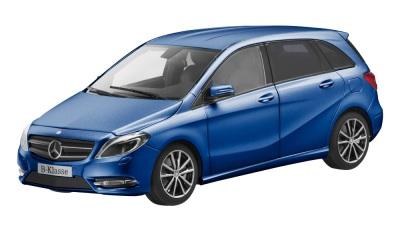 B66961410 — МодельавтомобиляMERCEDESBклассW2461:18,синий MERCEDES-BENZ